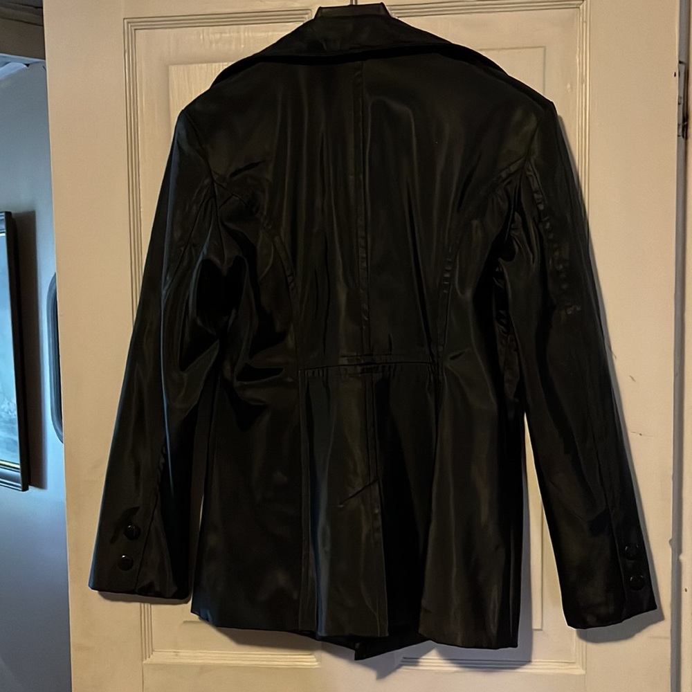 Static Coat - Picture 3 of 3